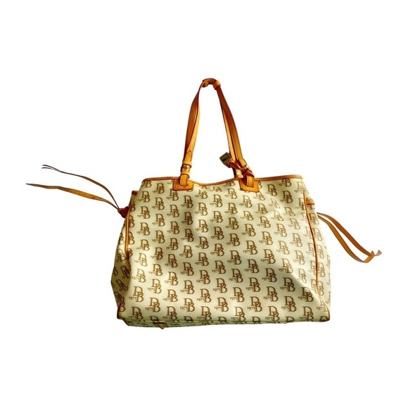 Dooney & Bourke Handbags - Dooney & Burke Tote Style Purse